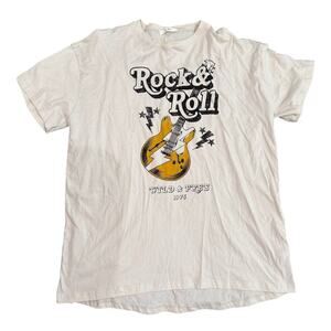 Tres Bien Rock & Roll Graphic T-Shirt in Beige, Size M/L